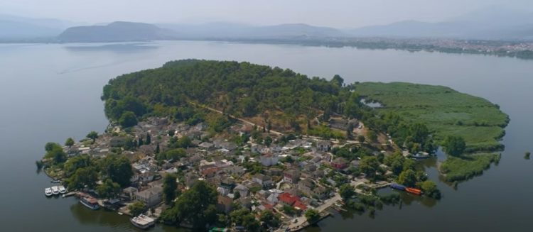Νησάκι Ιωαννίνων | Ταξιδεύοντας στο νησάκι χωρίς όνομα
