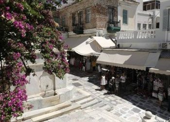 Τρία νησιά που βρίσκονται μία «ανάσα» από την Αθήνα