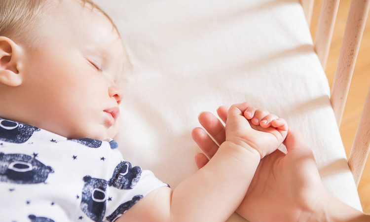 Tι να φοράει ένα μωρό στον ύπνο το καλοκαίρι