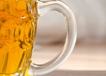 Έρευνα: Μια παγωμένη μπίρα αρκεί για να περάσει ο πονοκέφαλος