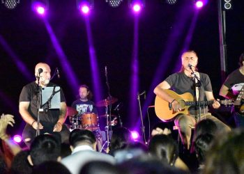 Στο δικό τους μουσικό σύμπαν οδήγησαν τους Τρικαλινούς οι Πυξ Λαξ