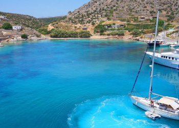 Σχοινούσα: Εναλλακτικές διακοπές σε παραλίες που θα ερωτευτείς