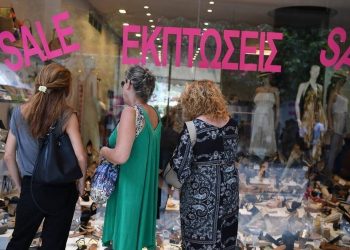 Ξεκινούν τη Δευτέρα (11/7) οι θερινές εκπτώσεις – Ποια Κυριακή θα είναι ανοιχτά τα καταστήματα