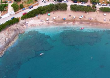 Τσονίμα και Περιγιάλι: Δύο παραλίες δίπλα στην Αθήνα για οικογενειακά μπάνια