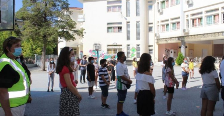 Σχολεία: Όλα όσα αλλάζουν από φέτος, πώς θα βρουν τις τάξεις οι μαθητές στο πρώτο κουδούνι
