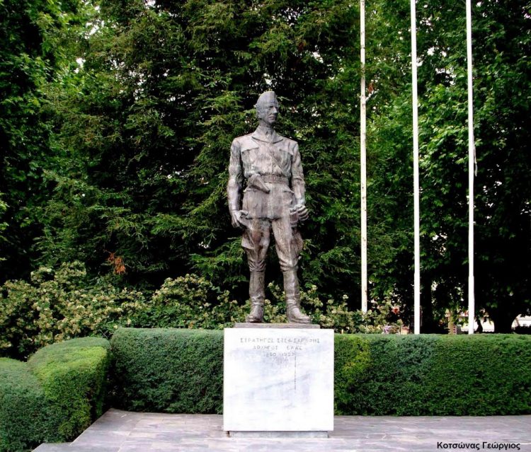 Απαράδεκτη η απομάκρυνση του αγάλματος του ΣΤΡΑΤΗΓΟΥ ΣΑΡΑΦΗ από την κεντρική πλατεία Τρικάλων