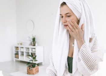 DIY Time! Κάνε beauty cocooning με την τέλεια μάσκα μαλλιών & προσώπου