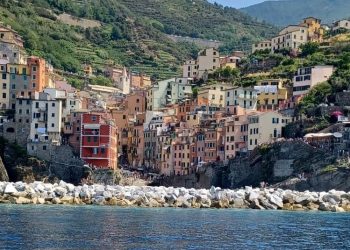 Cinque Terre: Τα πέντε πολύχρωμα “καρτ ποστάλ” χωριά της Ιταλικής Ριβιέρας