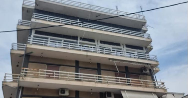 Προς ενοικίαση 4 ανακαινισμένα διαμερίσματα 3ου & 4ου οροφου (70 τμ το καθένα) στο κέντρο των Τρικάλων