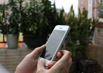 Πώς να επιδιορθώσετε την οθόνη του iPhone σας με οδοντόκρεμα