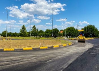 Άσφαλτος και έργα του Δ. Τρικκαίων στους κόμβους των Μ. Καλυβίων