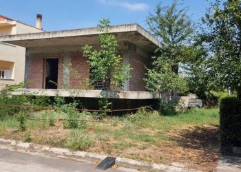Πωλείται ημιτελής μονοκατοικια 120τμ σε οικόπεδο 500τμ στην Τρίκκη
