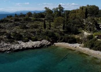 Η διπλή παραλία με το Σαλονικιώτικο όνομα που απέχει μόλις 30 λεπτά από την Ομόνοια