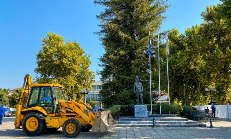 Ξεκίνησε η ανάπλαση της κεντρικής πλατείας στα Τρίκαλα