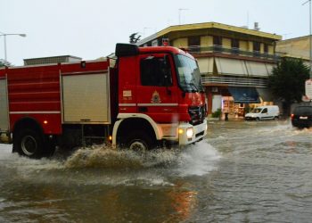 Σε επιφυλακή η Πυροσβεστική για την επιδείνωση του καιρού