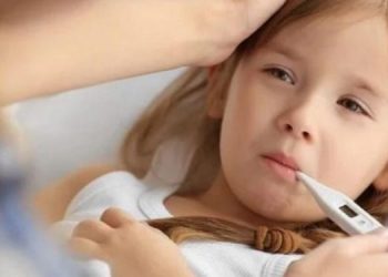 Πυρετός στα παιδιά: Τι πρέπει να κάνετε σε κάθε περίπτωση – Η πυρετοφοβία των γονέων