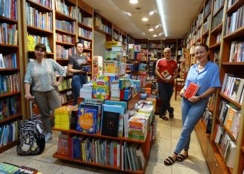 Εδώ και δεκαετίες η νέα σχολική χρονιά ξεκινά από το βιβλιοπωλείο «Τσιοπελάκος»