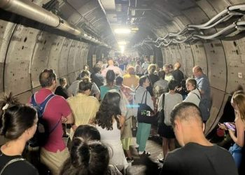Μάγχη: Επιβάτες εγκλωβίστηκαν για πέντε ώρες στη σήραγγα – «Ήταν σαν ταινία καταστροφής»
