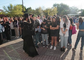 O Αγιασμός στο 4ο Πειραματικό ΓΕΛ Τρικάλων