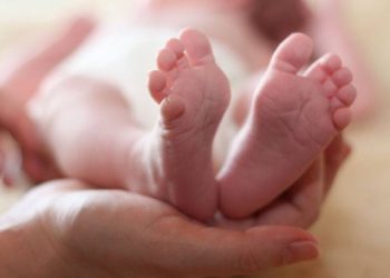 Το τεστ DNA «μίλησε» για το μπέρδεμα με τα δύο μωρά σε μαιευτήριο της Λάρισας