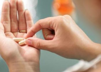 Μία πολυβιταμίνη την ημέρα μετά τα 60 ίσως προστατεύει τον εγκέφαλο, λένε οι ειδικοί