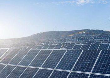 Με 4 νέους φωτοβολταϊκούς σταθμούς 251MW η ΔΕΗ