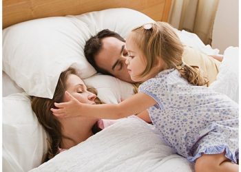 Ανάπτυξη: Επηρεάζουν οι οθόνες τον ύπνο του παιδιού;