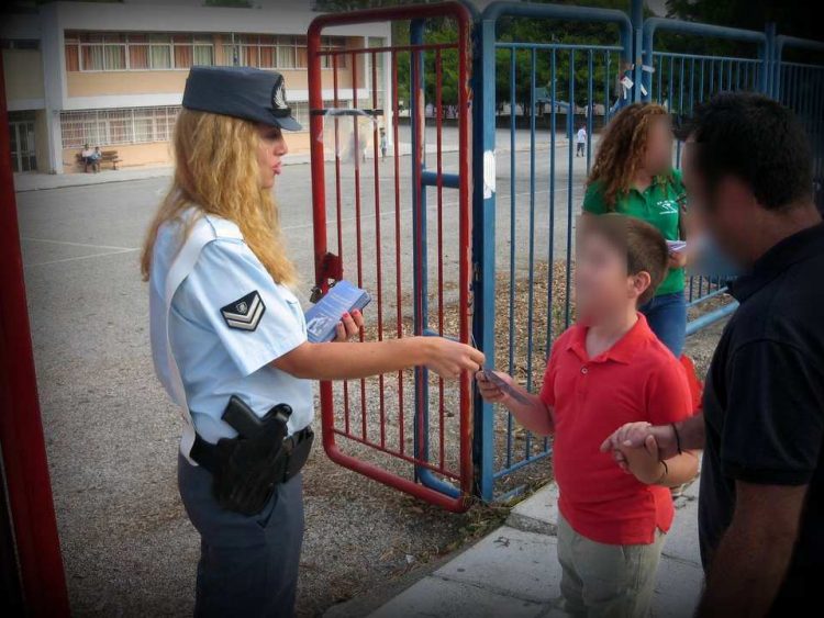 Αστυνομικοί θα διανείμουν φυλλάδια στα σχολεία κυκλοφοριακού περιεχομένου