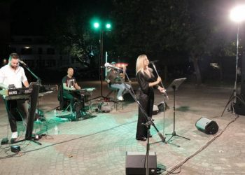 Η Ίριδα καθήλωσε το κοινό της Πύλης με την υπέροχη ερμηνεία της