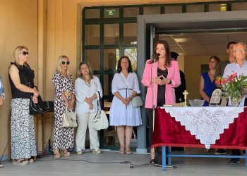 Κ. Παπακώστα- Ευχές σε μαθητές, καθηγητές, δασκάλους και γονείς