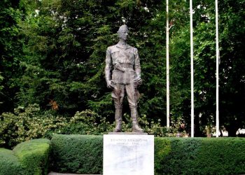 Να μείνει στη θέση του το άγαλμα του Σαράφη σύμβολο της αντίστασης του ΕΑΜ – ΕΛΑΣ