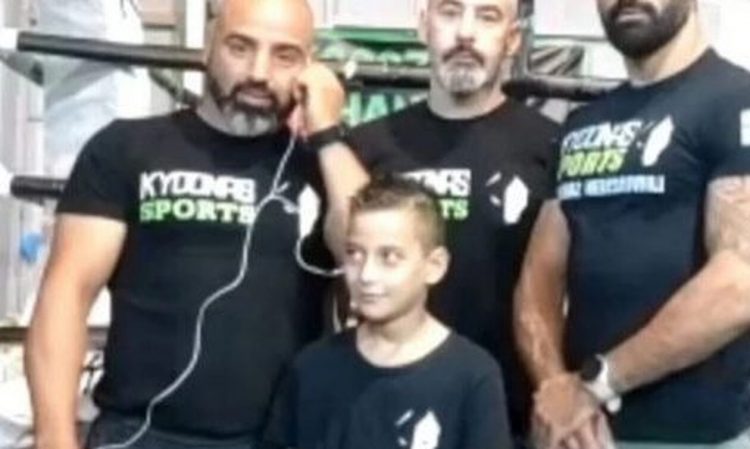 Κρήτη: 8χρονος ακινητοποίησε ληστές – Τον ξάπλωσε κάτω με λαβή από το muay thai