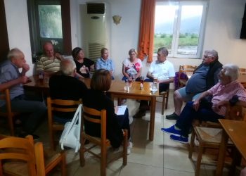 Στελέχη του ΚΚΕ στο Ζάρκο για τους σεισμόπληκτους