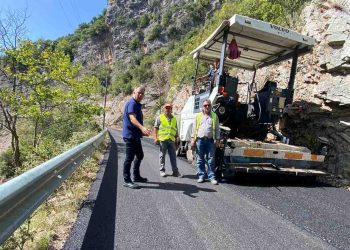 Ασφαλτόστρωση του δρόμου Στουρναρέικα προς Παλαιοκαρυά