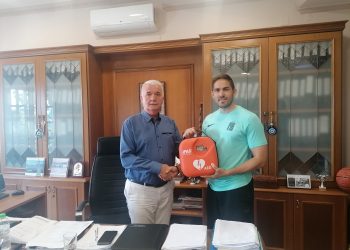 Δωρεά φορητού απινιδωτή στο Δημοτικό Στάδιο Καλαμπάκας