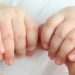 Εύβοια: «Τράβηξε το αντικουνουπικό από την πρίζα και έπαθε ηλεκτροπληξία», λέει η γιαγιά