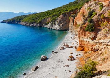 Αγκίστρι: Το καταπράσινο νησί του Aργοσαρωνικού
