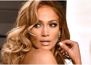 Jennifer Lopez | Οι 5 χρυσοί skincare κανόνες που την κάνουν να δείχνει 10 χρόνια νεότερη