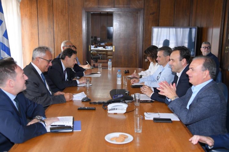 Η ενεργειακή κρίση στο επίκεντρο της σύσκεψης των ΥΠΕΣ Μ. Βορίδη, ΑνΥΠΕΣ Σ. Πέτσα και ΑνΥΠΟΙΚ Θ. Σκυλακάκη με το προεδρείο της ΚΕΔΕ