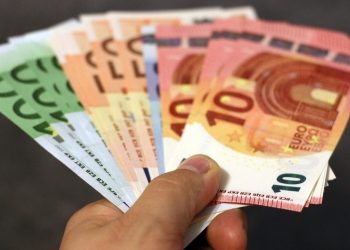 Επιταγή ακρίβειας: Όλα όσα πρέπει να ξέρετε – Οι δικαιούχοι, ποιοι μένουν εκτός, πότε οι πληρωμές