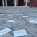 Φέιγ βολάν και πανό για το δικαίωμα την άμβλωση από τη φεμινιστική ομάδας φυλική αταξία έξω από ναούς και στο κέντρο των Τρικάλων
