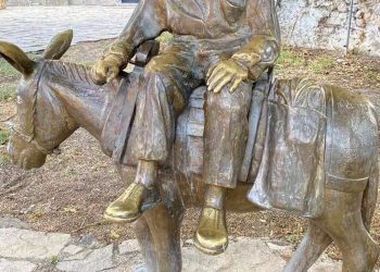 Στην Έδεσσα ο γάιδαρος έγινε άγαλμα και στη «Γαϊδουροχώρα» μάθημα συμπεριφοράς σε μαθητές