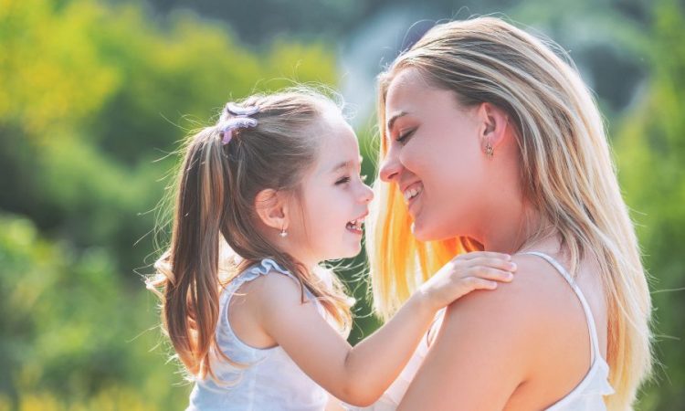 Γιατί η οπτική επαφή με τα παιδιά είναι σημαντική