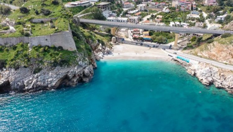 Παλαιόκαστρο: Γερμανός πήγε για μπάνιο και κλείδωσε το 20 μηνών παιδί του μέσα στο αυτοκίνητο