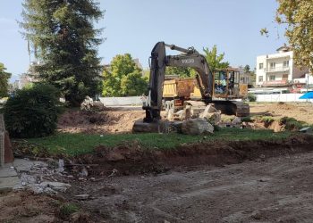 Αρχαιολογικά κατάλοιπα στην κεντρική πλατεία-Τί λέει η Εφορεία Αρχαιοτήτων Τρικάλων για τα ευρήματα