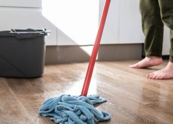 Τέσσερα λάθη που κάνετε όταν καθαρίζετε το ξύλινο πάτωμα