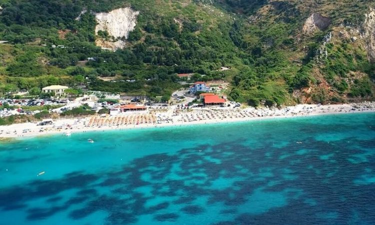 Πετανοί Κεφαλονιάς: Η παραλία που άφησε πίσω του ο σεισμός του 1953