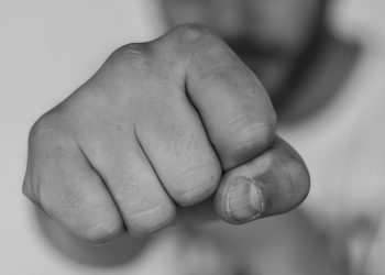 Πήλιο: Άρπαξε την ηλικιωμένη μητέρα του από τα μαλλιά και απειλούσε ότι θα την κάψει