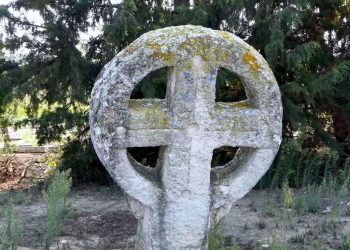 Βογόμιλοι – Νέα Χαλκηδόνα: Το μυστηριώδες νεκροταφείο με τους κέλτικους σταυρούς