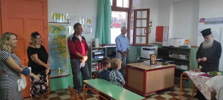 Αγιασμός στο ημιορεινό Ξυλοπάροικο με στήριξη του Δ. Τρικκαίων στη σχολική κοινότητα